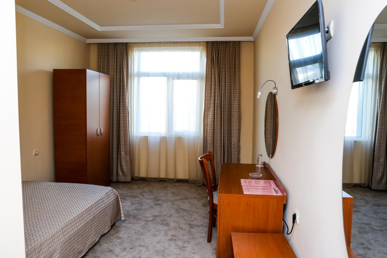 Hotel Bulgaria Kurdzhali Exterior photo